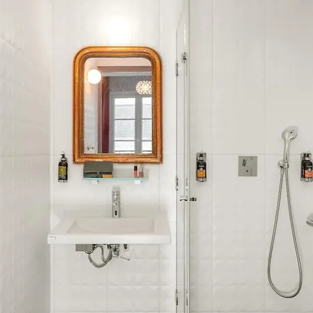 Hotell Crayon Rouge - Louvre Palais Royal 4*