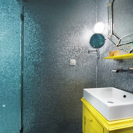 Crayon Rouge - Louvre Palais Royal Hotel