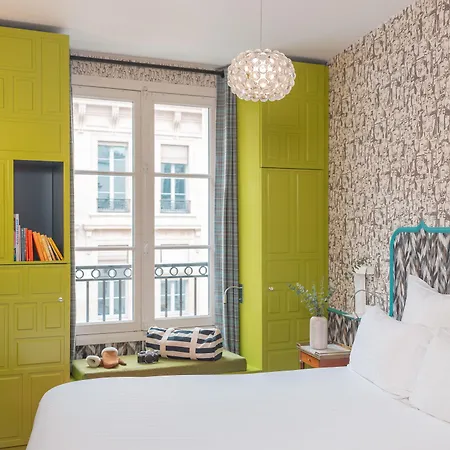 Crayon Rouge - Louvre Palais Royal Paris