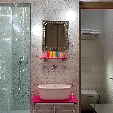 Crayon Rouge By Elegancia Hotel 4*