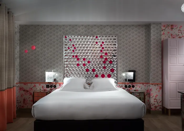 Crayon Rouge - Louvre Palais Royal パリ