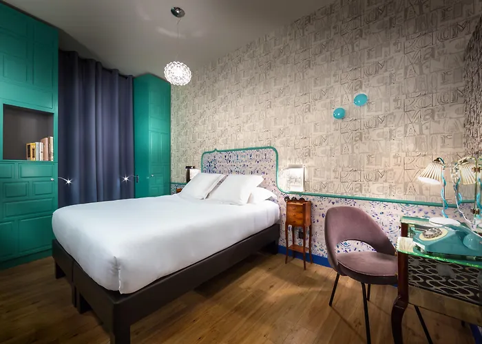 Crayon Rouge - Louvre Palais Royal 4*