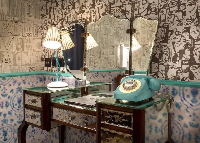 Crayon Rouge - Louvre Palais Royal ホテル 4*