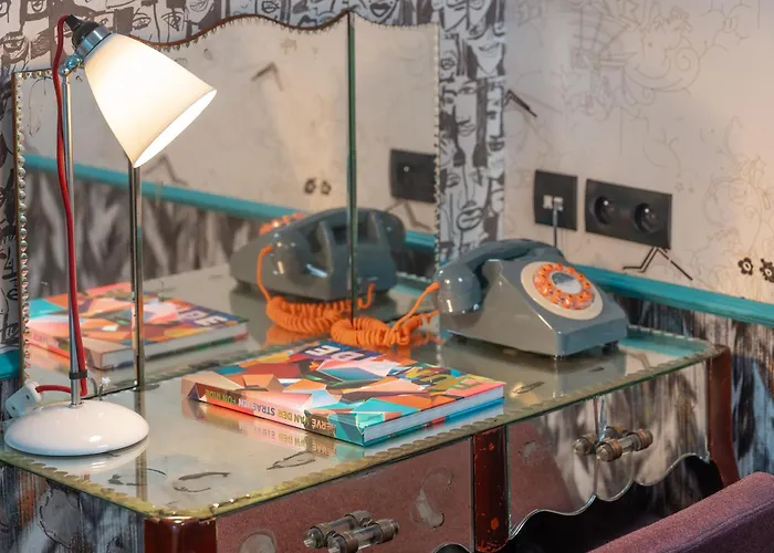 Crayon Rouge - Louvre Palais Royal パリ