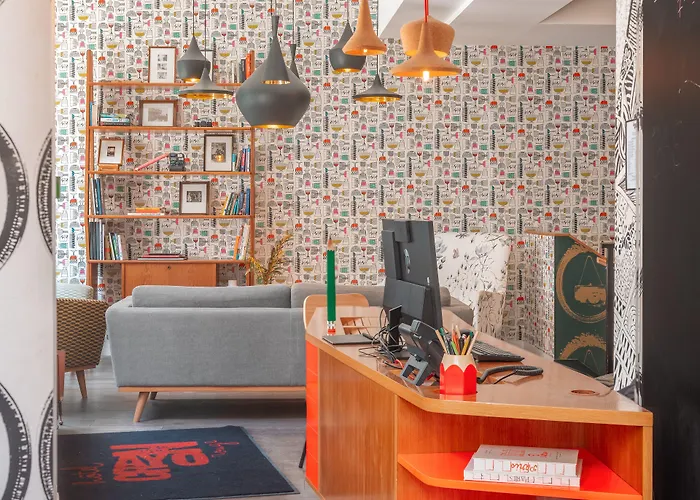 Crayon Rouge - Louvre Palais Royal 4*