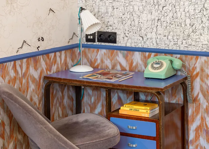 Crayon Rouge - Louvre Palais Royal 4* パリ