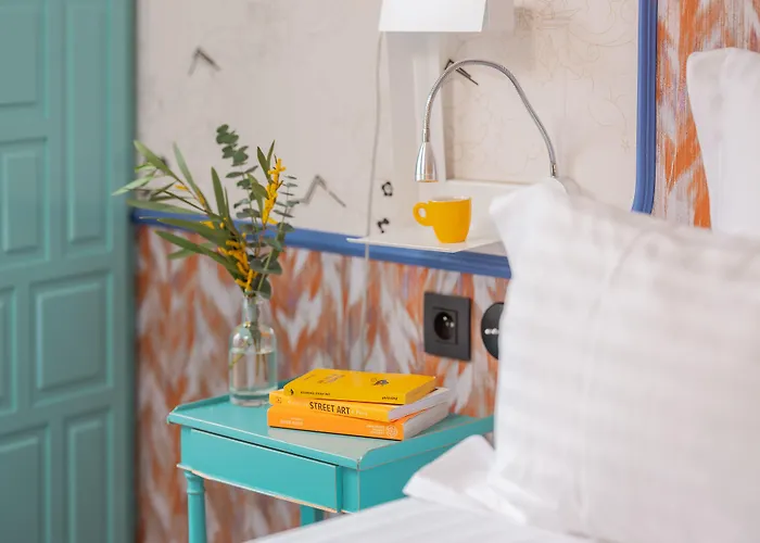 Crayon Rouge - Louvre Palais Royal 4*