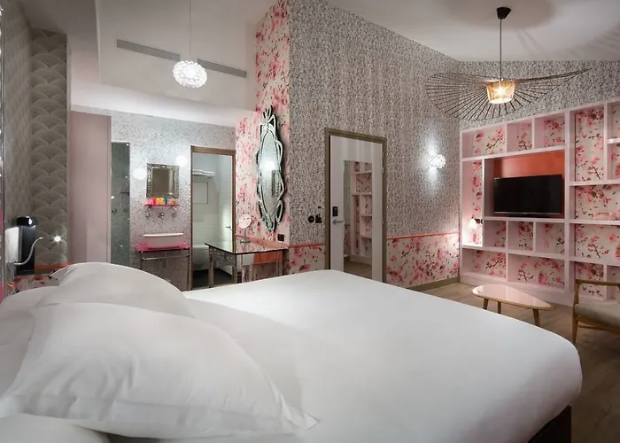 Crayon Rouge - Louvre Palais Royal 4*