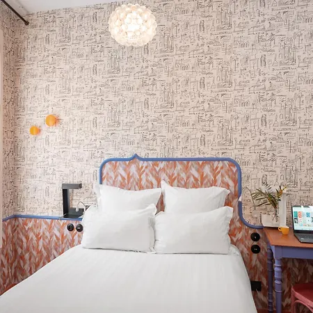 Crayon Rouge - Louvre Palais Royal Париж