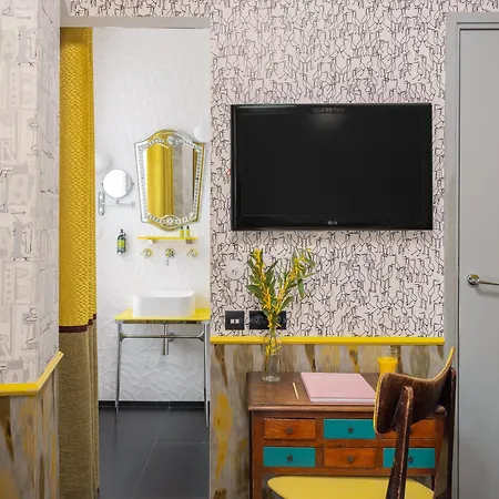 Crayon Rouge - Louvre Palais Royal 4*