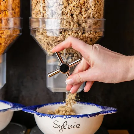 Crayon Rouge - Louvre Palais Royal 4*